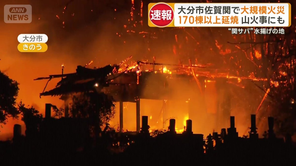 建物は屋根が崩れ落ち骨組みだけに