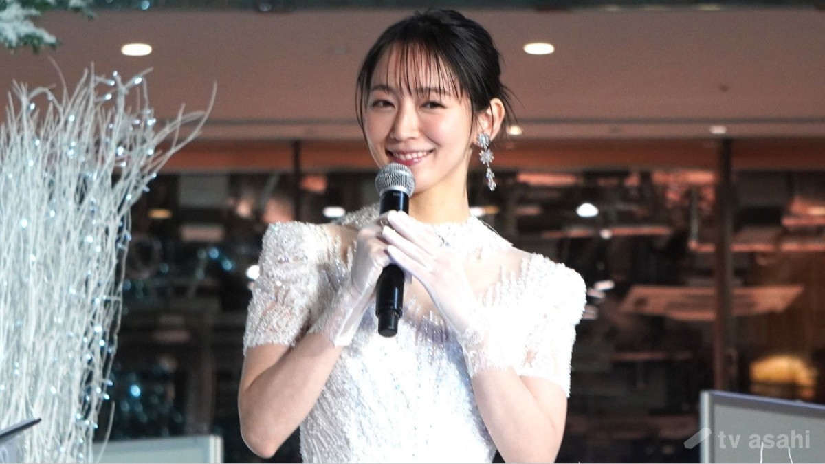 吉岡里帆、今年のクリスマスは仕事！？長年愛用中のクリスマスプレゼントは…