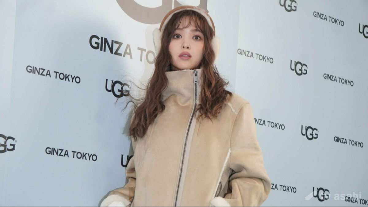 藤田ニコル“小顔効果”をアピール！キュートなイヤーマフ姿を披露