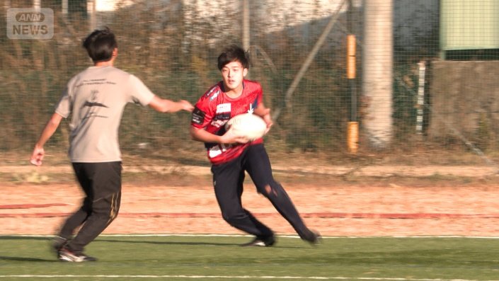 練習相手を務める3年生