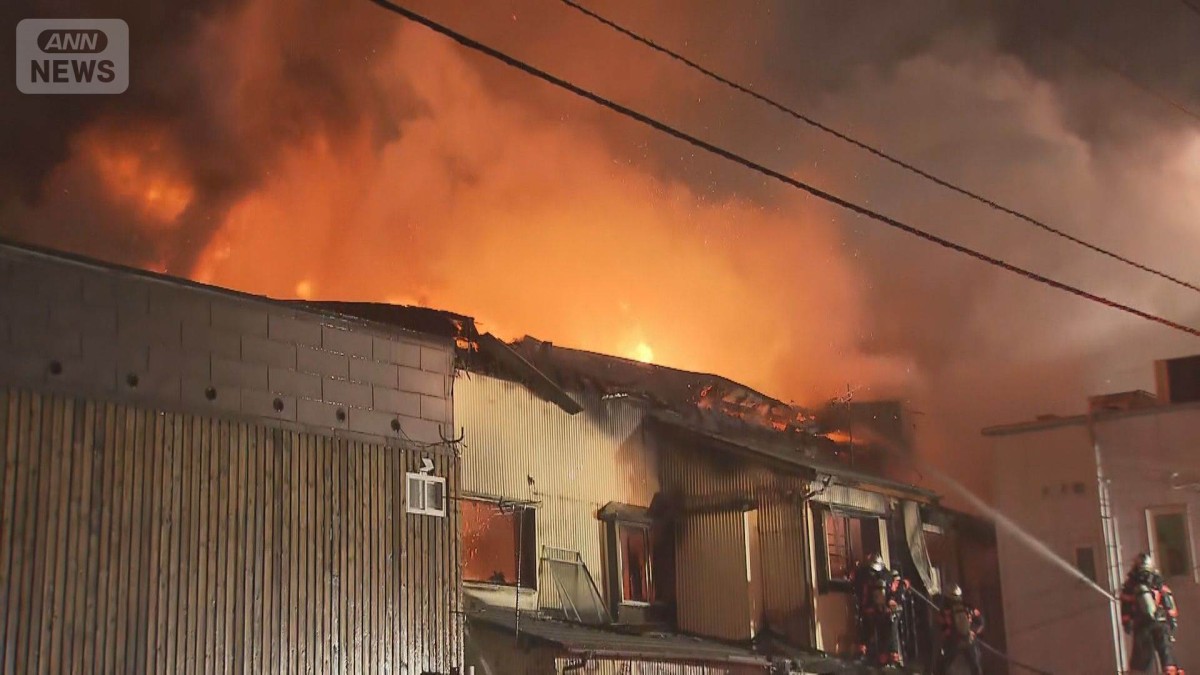 建物1階のトイレから出火か…五稜郭近くの繁華街で火事 百貨店や商業施設は休業に