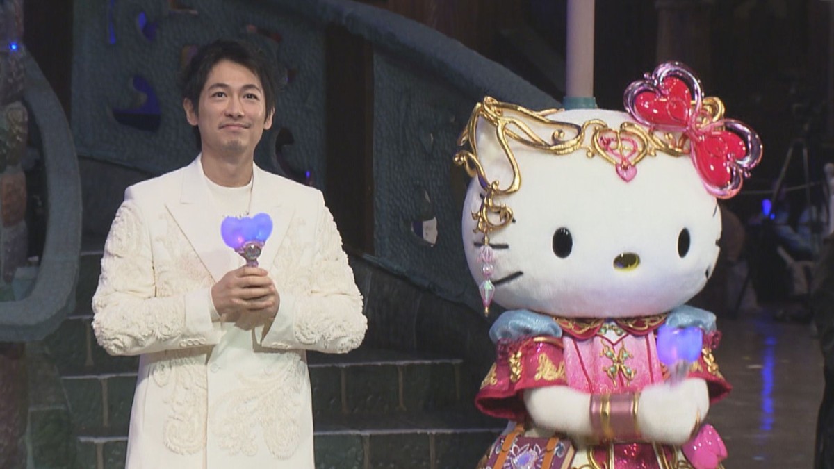 ディーン・フジオカ、ペンライト片手にキティちゃんらと踊る「本当に光栄」「サンリオファミリーの一員に」