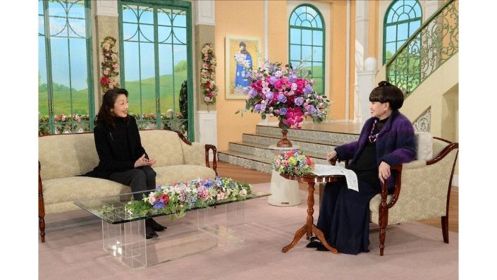 宝塚音楽学校へ進んだ少女当時を振り返る場面も