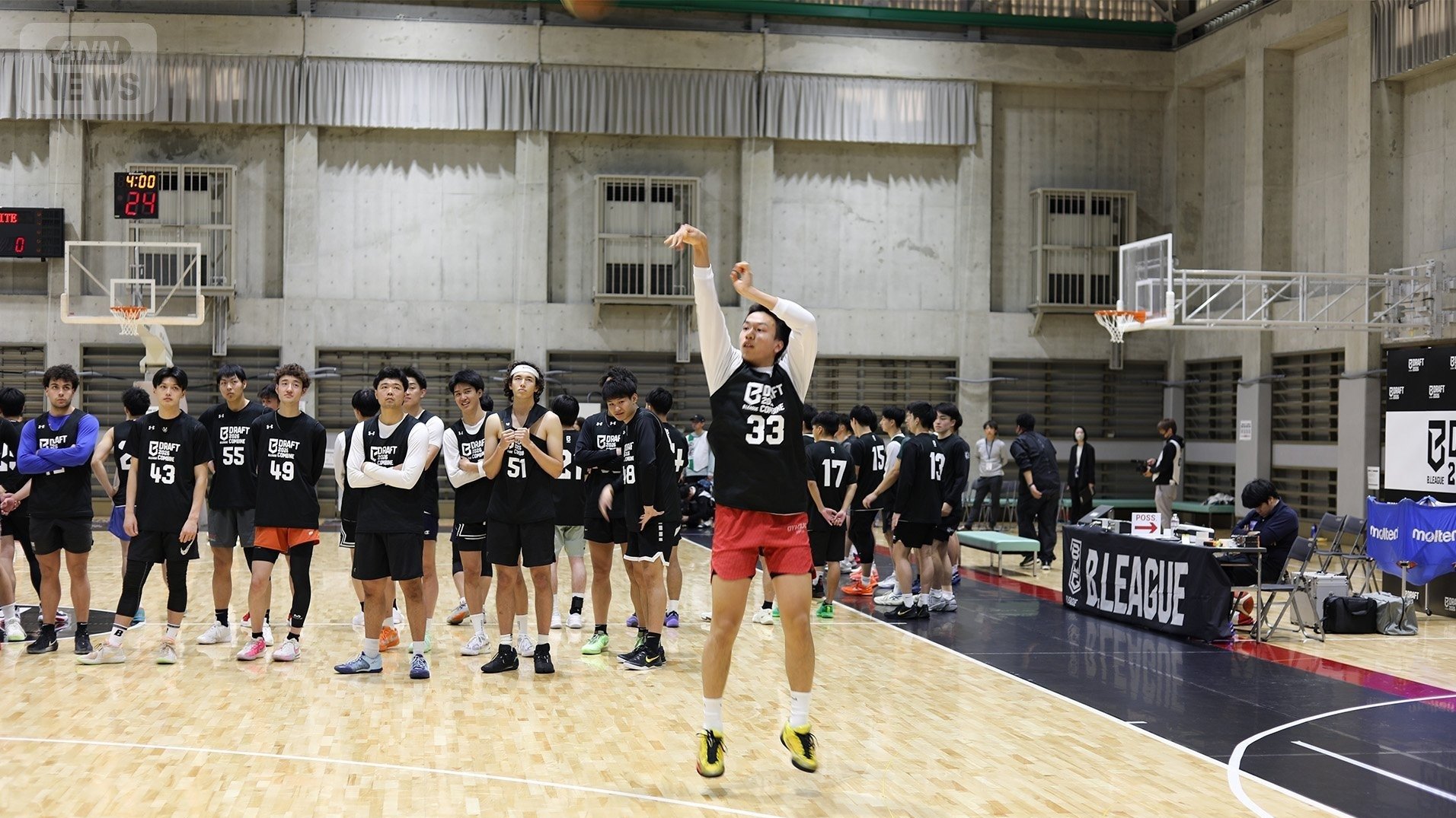 3ポイントシュートのスキルテスト中の内山選手