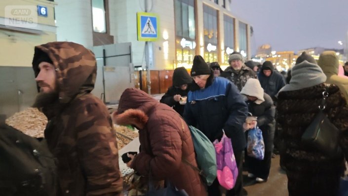 配給を受ける人々