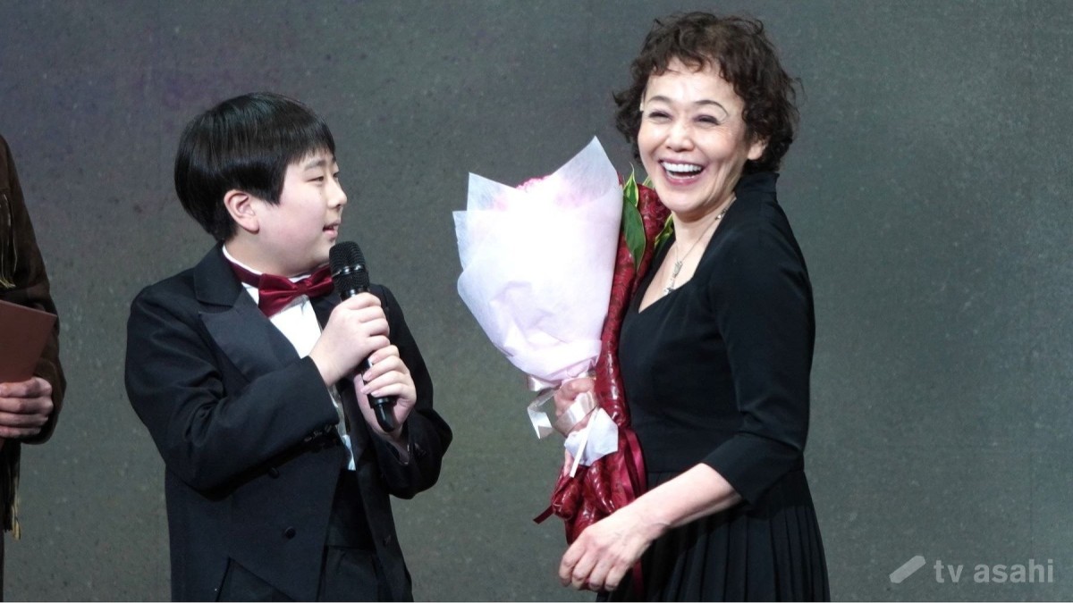 大竹しのぶ、主演舞台「ピアフ」200回達成！中村長三郎から「1000回目指して頑張ってください！」とエール