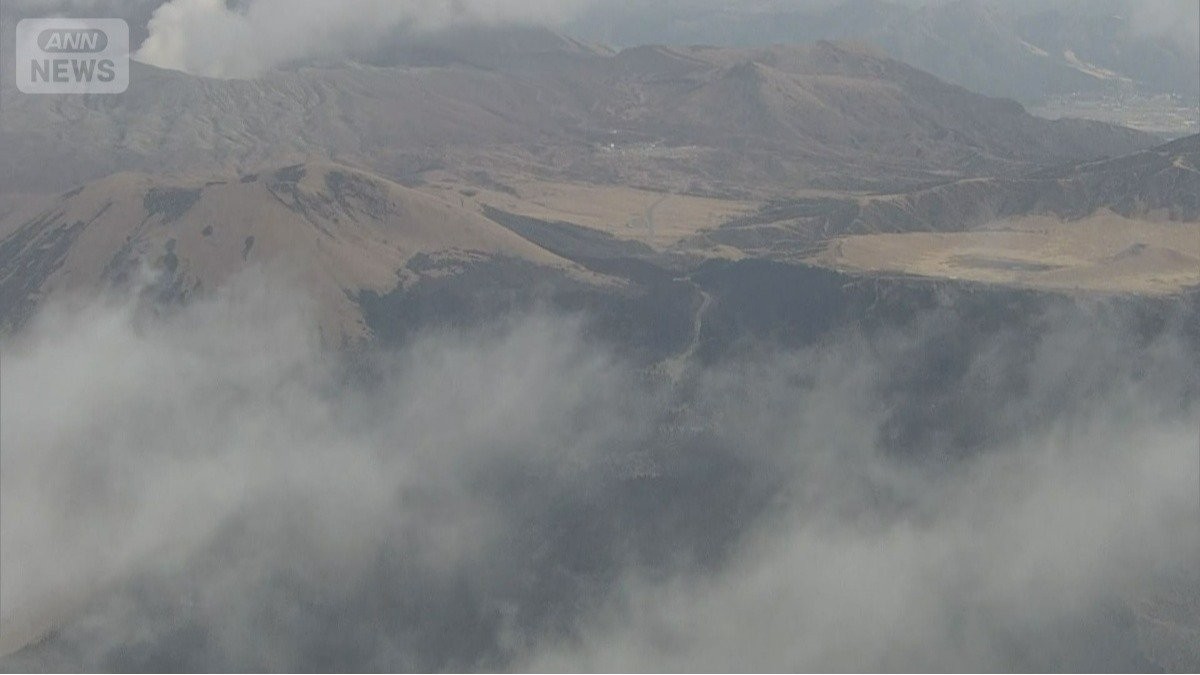 【速報中】台湾から来たとみられる観光客ら搭乗か　熊本・阿蘇火口付近で不明のヘリとみられる機体を発見