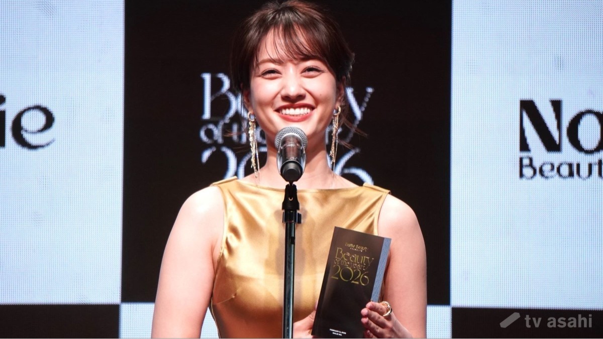 谷まりあ、チャームポイント“目”で受賞！「目からキラキラした1年に出来るようにしていきたい」