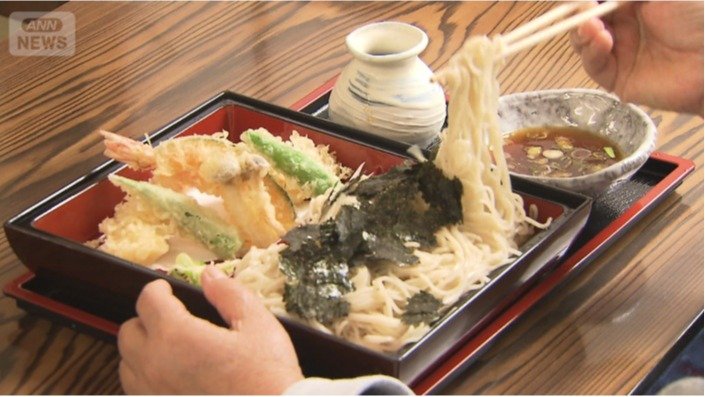 2012年4月　やぶ屋の仮設店舗がオープンした
一番人気は天ざる　