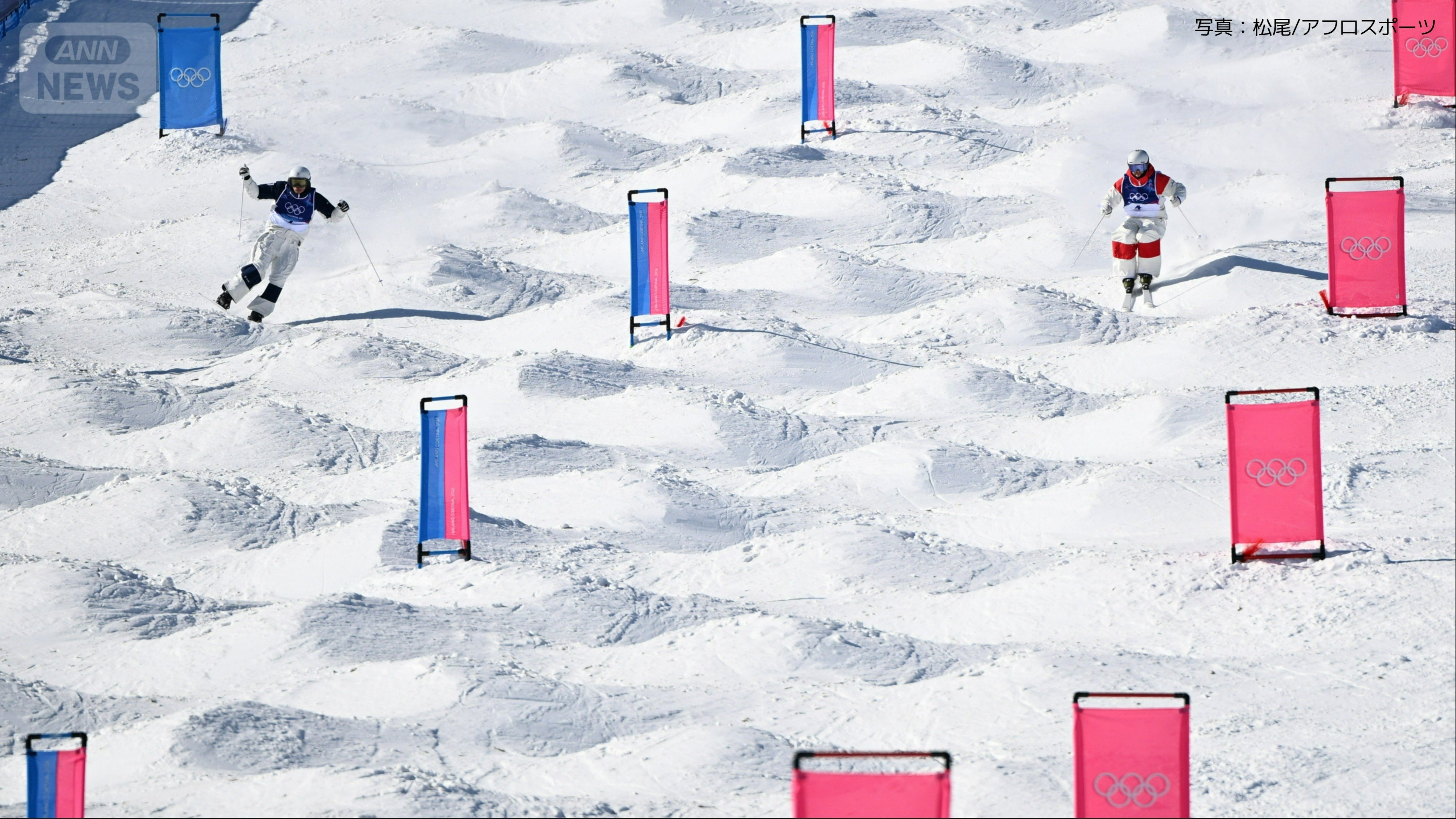 デュアルモーグル男子決勝 堀島行真（写真左）