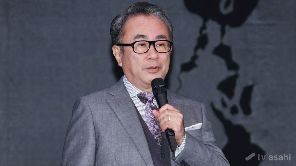 木に衝突の三谷幸喜氏がサングラス姿で復帰…「今もちょっと腫れてるんで」