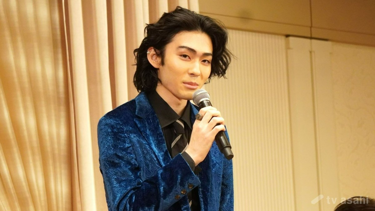 市川染五郎、祖父・松本白鸚の指輪は“お守り”「ハムレット」ストレートプレイ初出演で初主演に挑む！