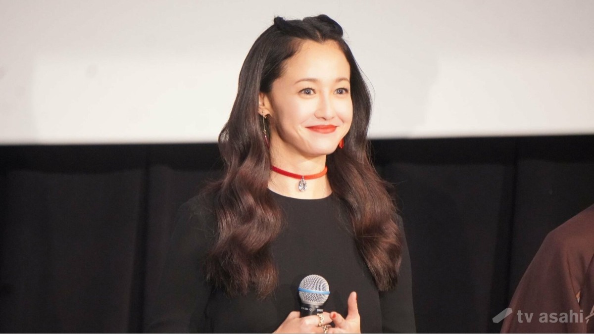 沢尻エリカが上機嫌で登場！後輩女優に“おかえり”と言われ「めちゃめちゃうれしい」