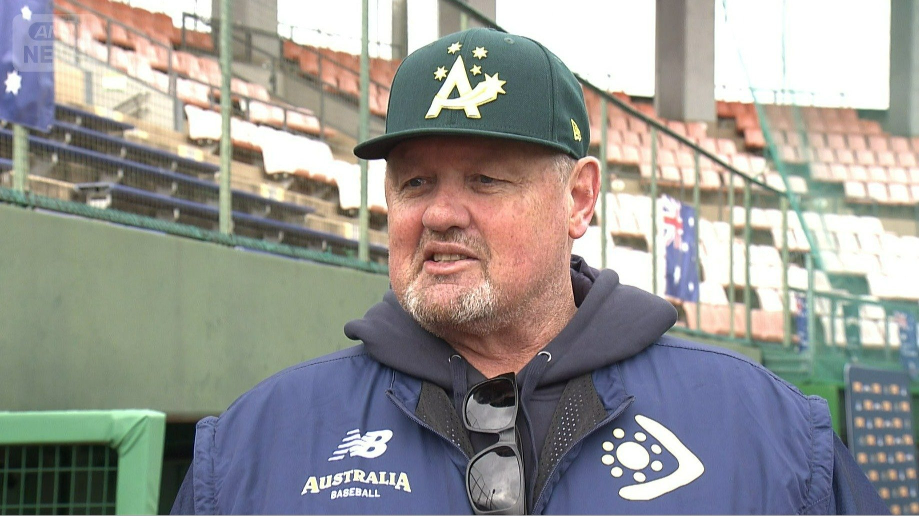 取材に応じるニルソン監督