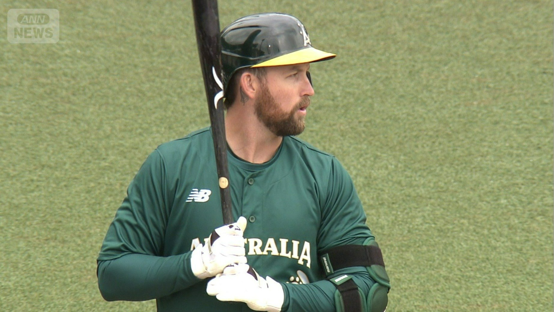 バッティング練習をするホワイトフィールド選手