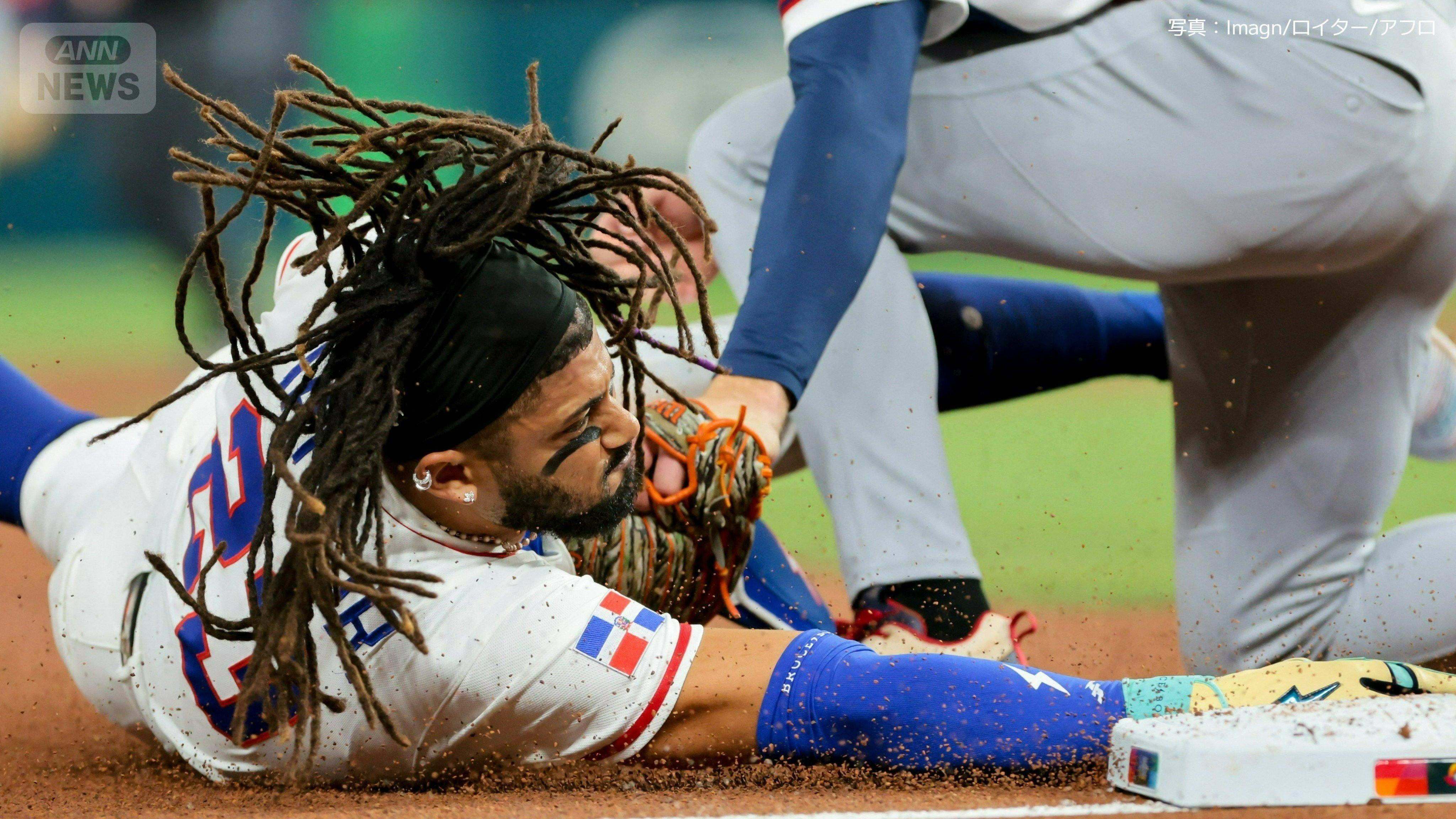 三塁へ激走するドミニカ共和国のF.タティスJr.選手(27・パドレス)