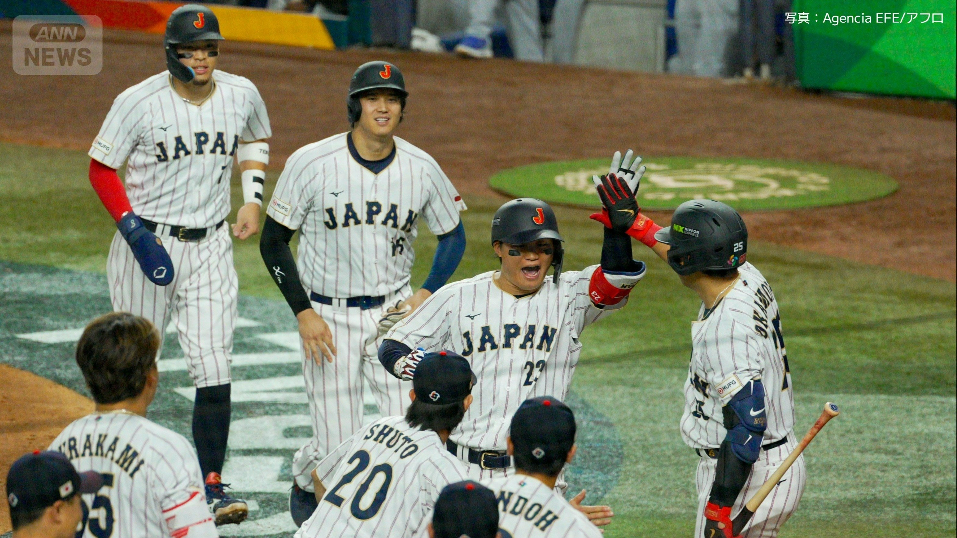 準々決勝で3ランHRを放った森下翔太選手を迎える日本