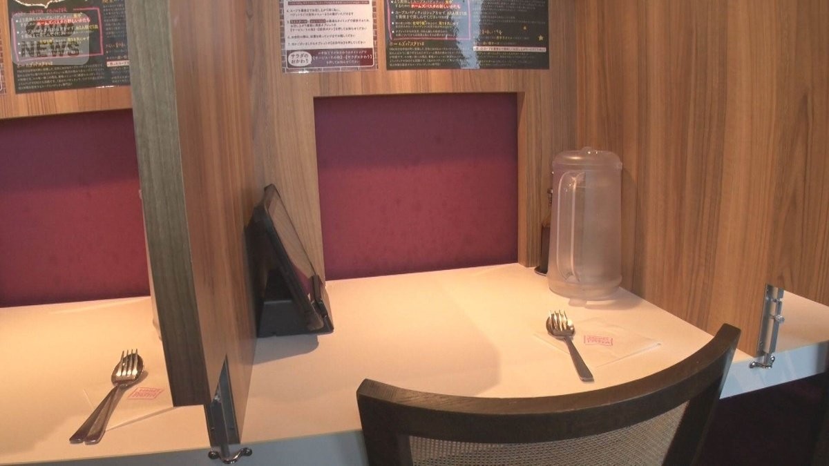 おひとりさま外食　6年間で約10倍に拡大　仕切り付きのカウンター席に改装する店も