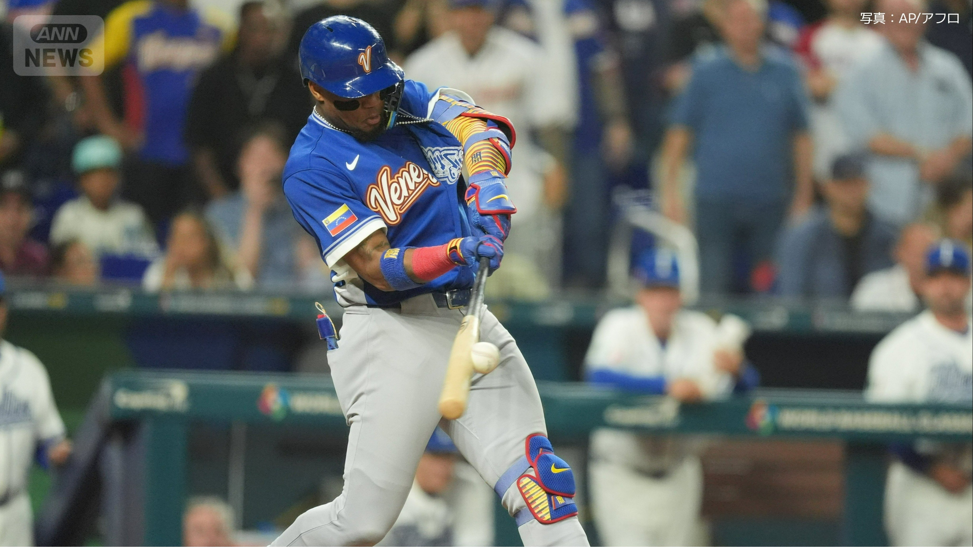 タイムリーヒットを放つベネズエラのR.アクーニャJr.選手