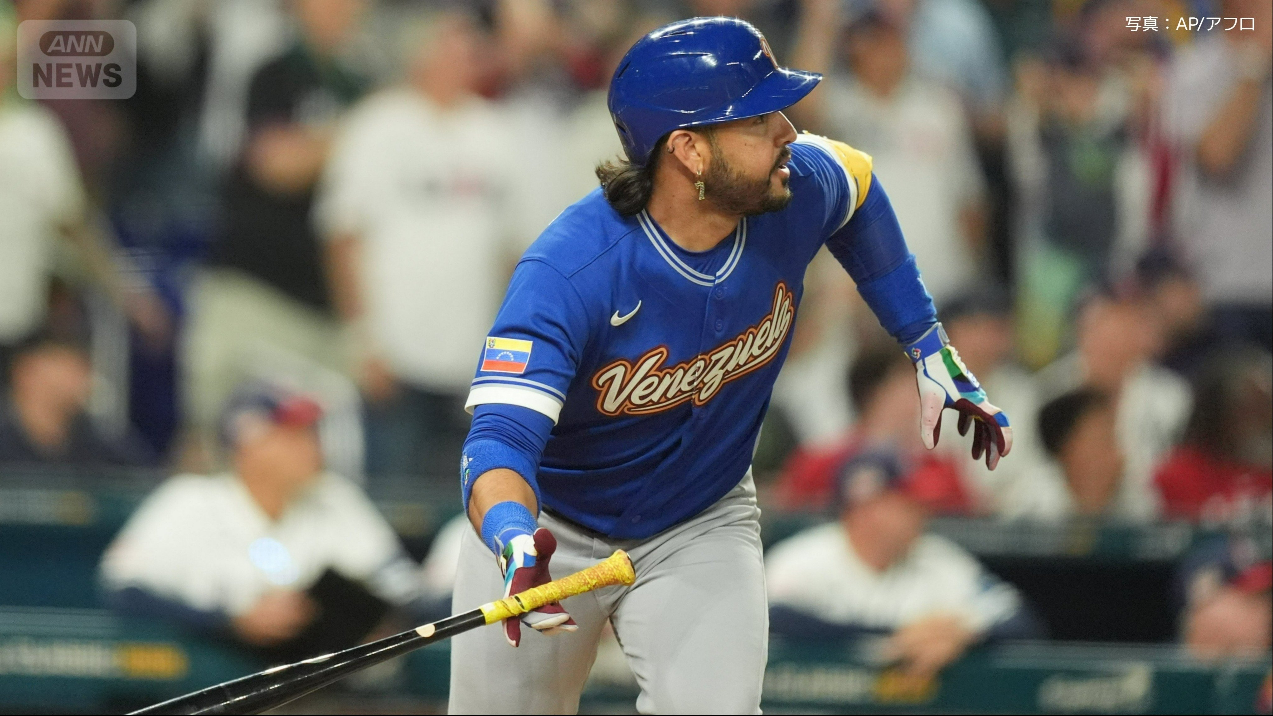 勝ち越し打を放つベネズエラのE.スアレス選手
