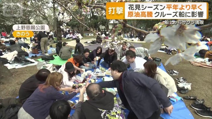 上野公園は花見客でにぎわう