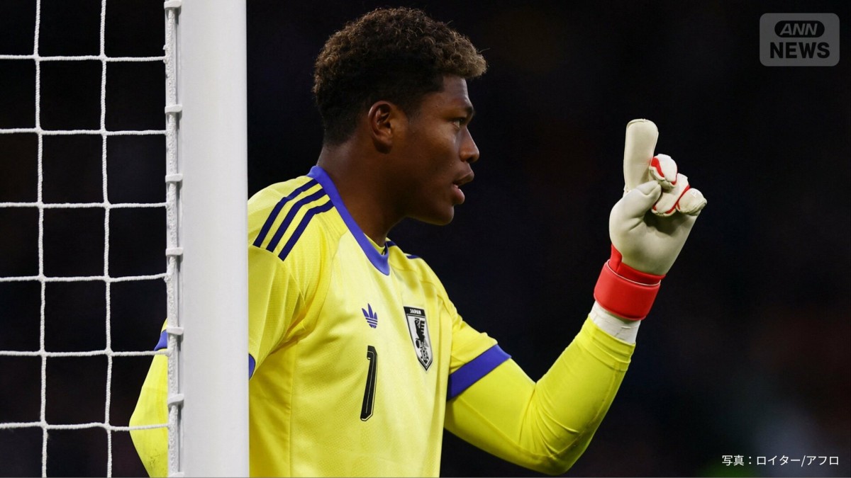 「どんな反射神経しとんねん」鈴木彩艶、値千金の“神セーブ”に衝撃！「凄すぎてドン引き」超至近距離弾を左手ストップ