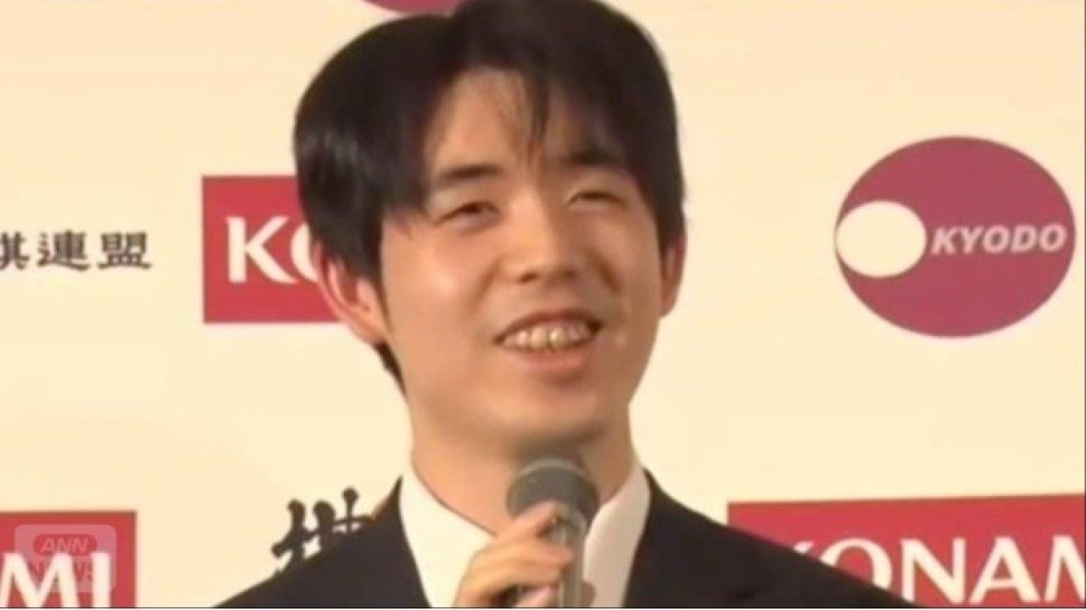 「鉄トークの滑らかさよw」“乗り鉄”藤井聡太棋王、初めての『スーパーはくと』乗車にニッコニコ 「鉄道のときだけマジの笑顔」「ヤバいマニアやん」