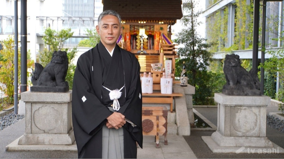 市川團十郎、魚河岸水神社を参拝　魚河岸会から“江戸紫の鉢巻”贈呈される
