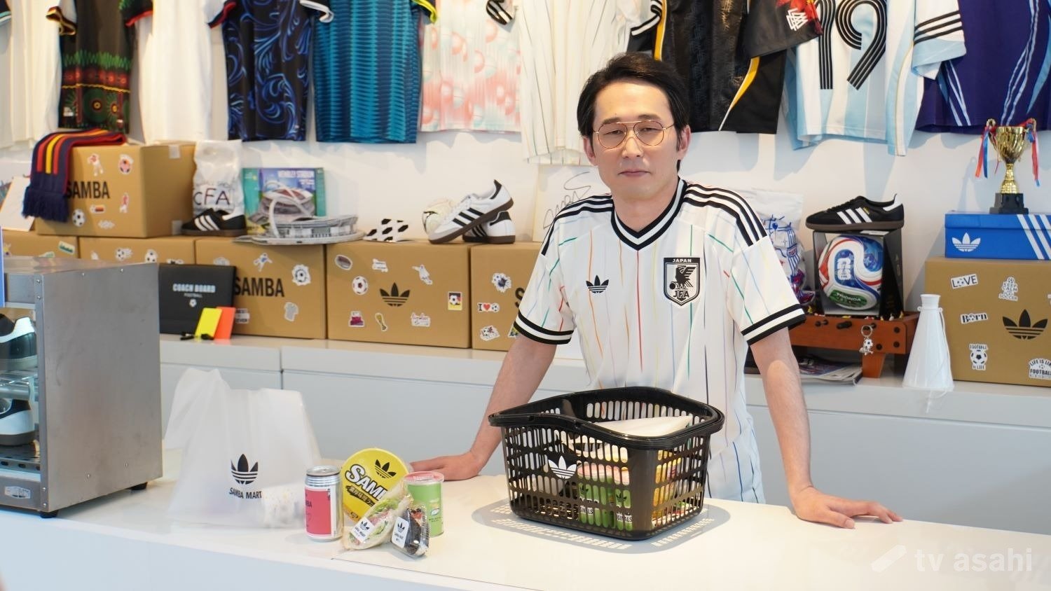 画像まとめ】「シソンヌ」じろうが“コンビニ”の店長に！「いらっしゃい