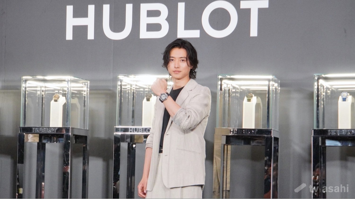 画像まとめ】山崎賢人、300万円の腕時計に「最高の着け心地」