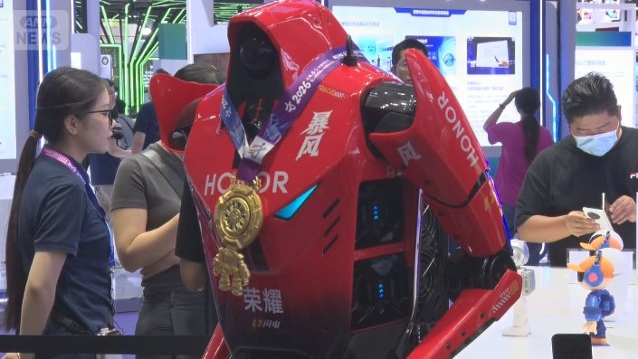 深セン国際AI展示会　中国企業の人型ロボット　中国・広東省　5月15日