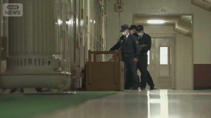 刑務官による朝点検　午前７時頃