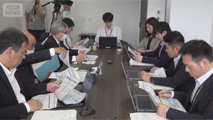 けが人の数などのデータを示した