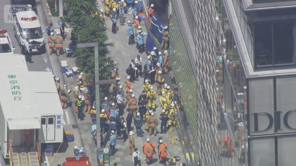 白昼の銀座で異臭騒ぎ、25人搬送　スプレー噴射か男逃走　大型特殊救急車が出動