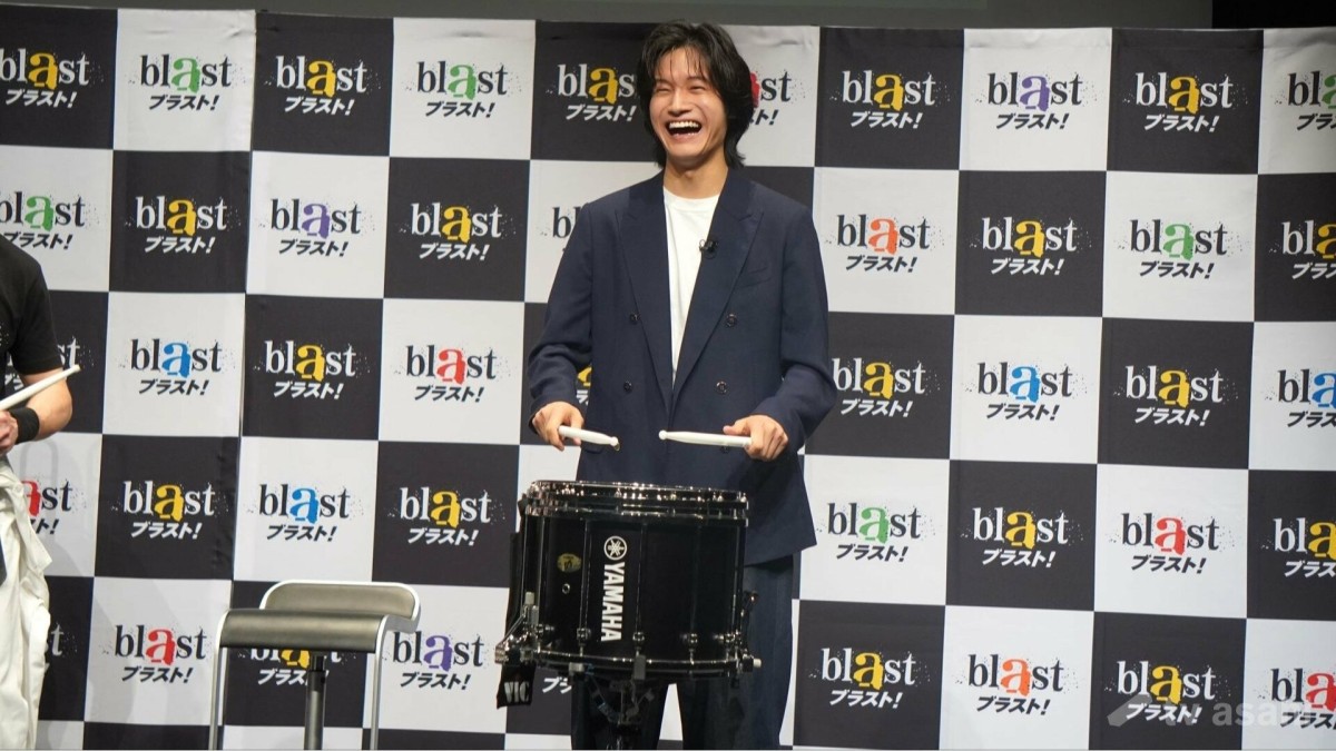 Aぇ! groupの佐野晶哉、プロのドラマーからスネアドラムをレクチャー「めっちゃ緊張する」