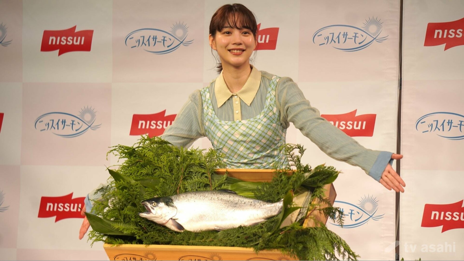 のんが“ニッスイサーモン”CMに出演「サーモンになったような気持ち」