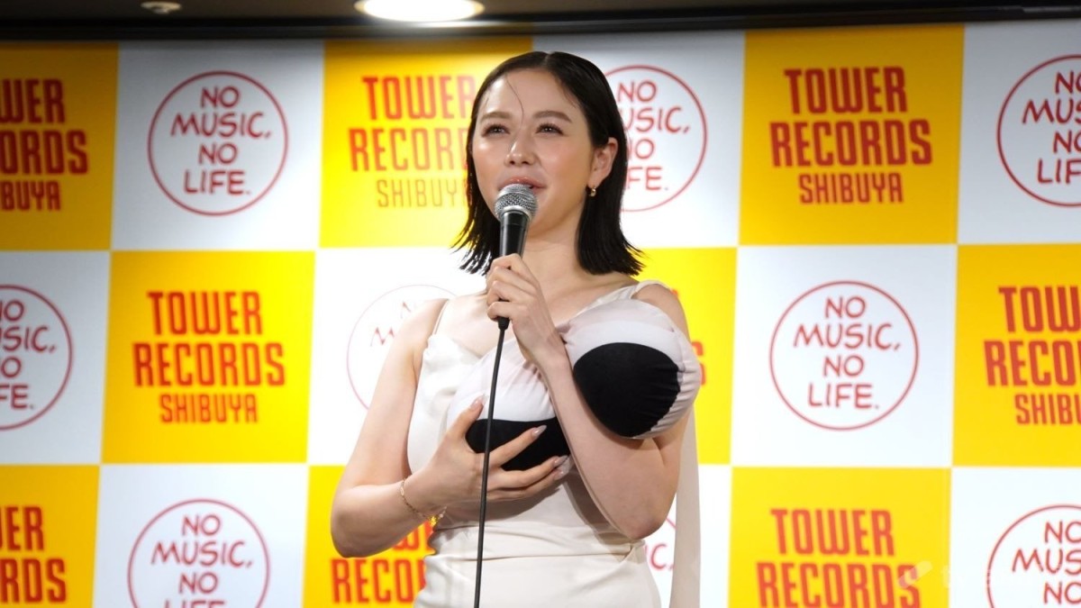村重杏奈、ファンの「おっぱいを触ってみたい」に応え“おっぱい再現クッション”制作