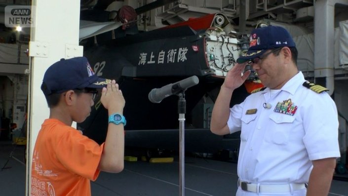 齋藤艦長と敬礼