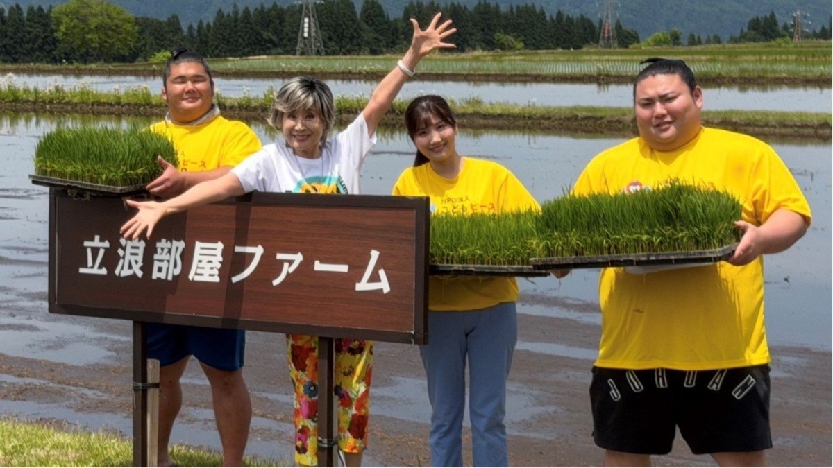 小林幸子が津南町で田植え「夢のある米づくりを将来につなげたい」