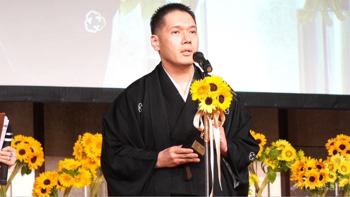 神田伯山、誕生日前日にベスト・ファーザー！明日で「（早逝した）父の年齢を一歩越えることができる」　吉田鋼太郎は育メンぶりを披露