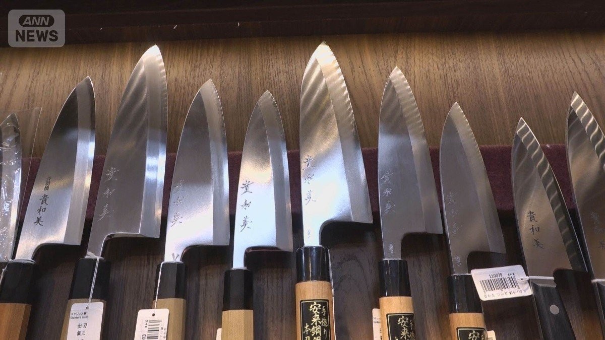 包丁目当てに訪日　世界に評判“抜群の切れ味”　受け継がれる日本刀の技術