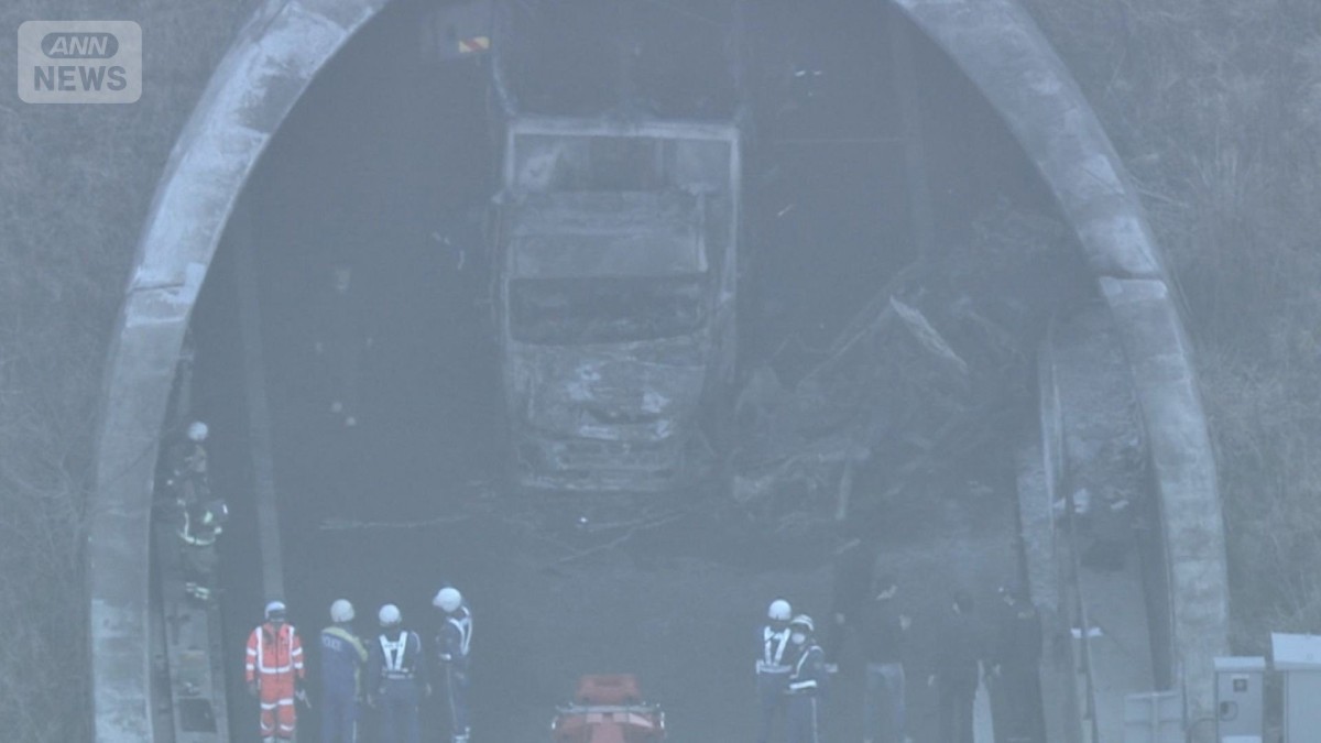 家族の写真公開『社会よい方向に』『事故でなく殺人』新名神6人死亡 運転の女初公判
