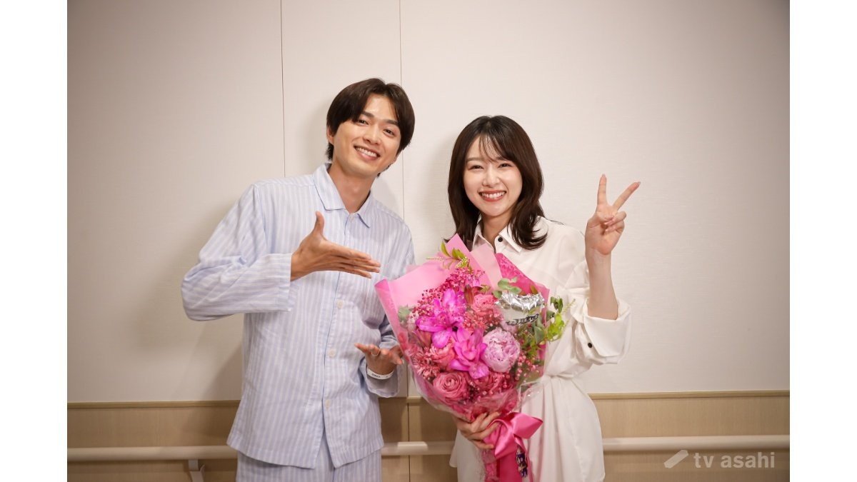 桜井日奈子「いっぱいいじめてしまって…」 白洲迅ら「余命3カ月のサレ夫」涙と笑いのクランクアップ