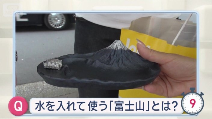 「机の上に置いて…」