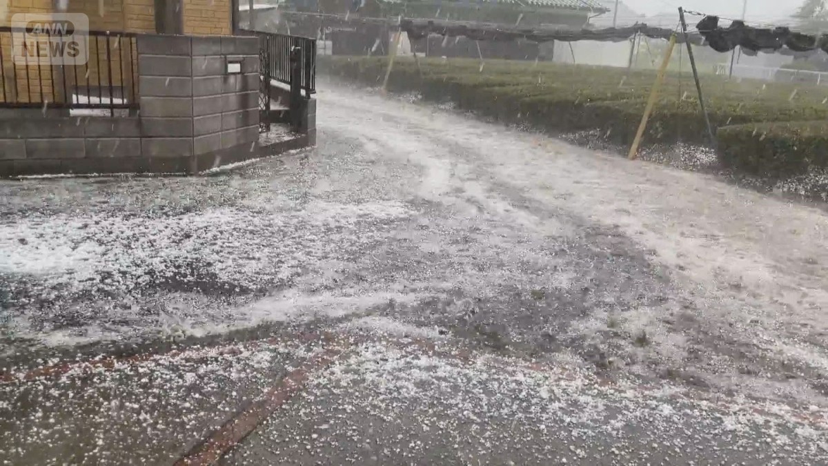 大量の雹“まるで流氷”…関東各地でゲリラ雷雨　週末も天気急変に注意