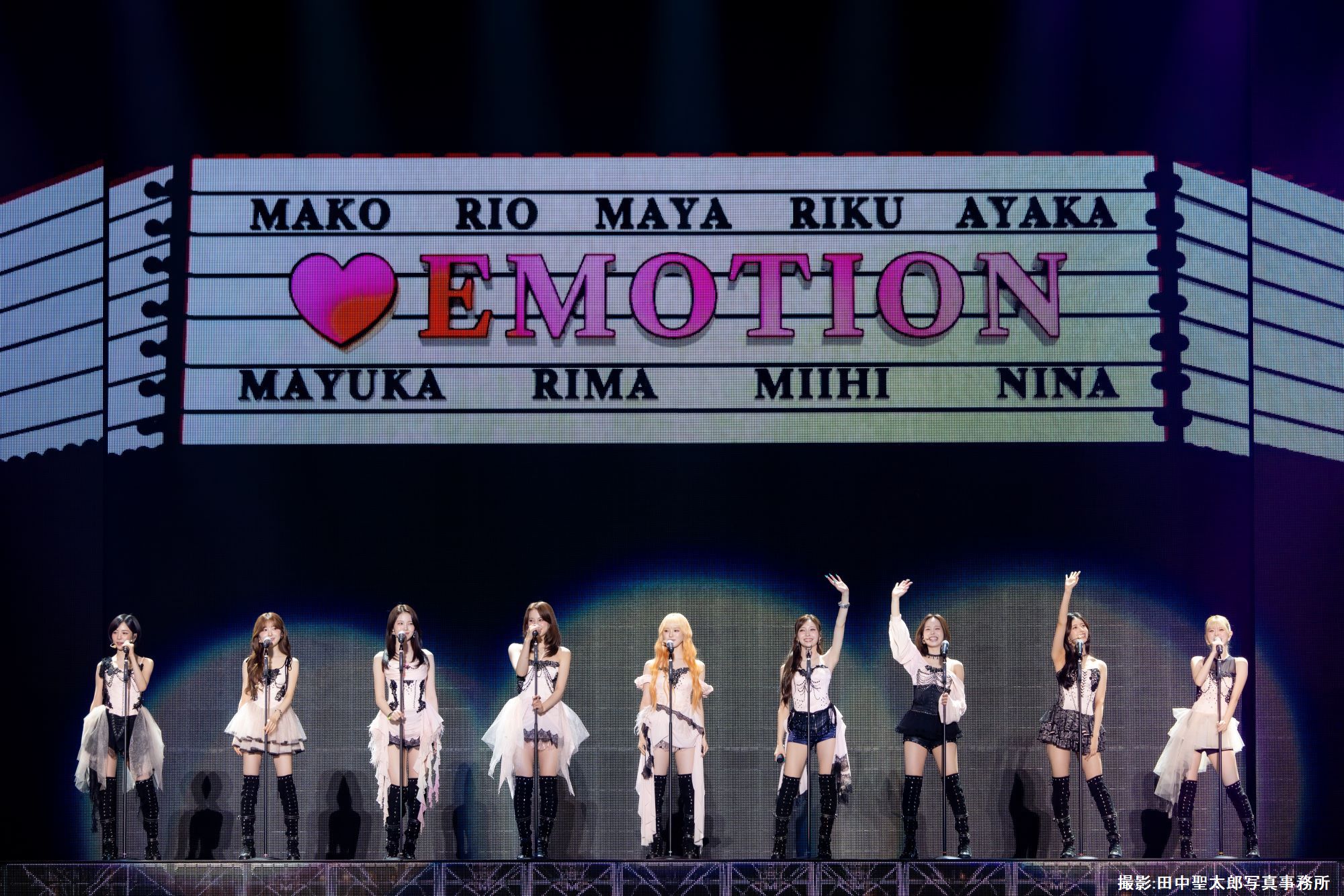 画像まとめ】NiziU、3年半ぶり東京ドーム公演 西野カナサプライズ登場