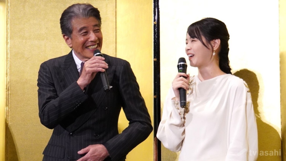 舘ひろし、西野七瀬と公開イチャイチャ！？「二人でボソボソしゃべれる