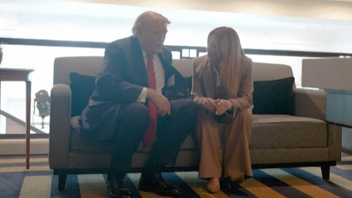 トランプ大統領とのツーショット写真めぐりメローニ首相怒り心頭　「懇願してない」