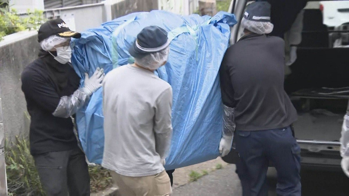 冷凍庫の遺体は元住人、15年前に死亡か　腹部で切断される　捜査本部設置
