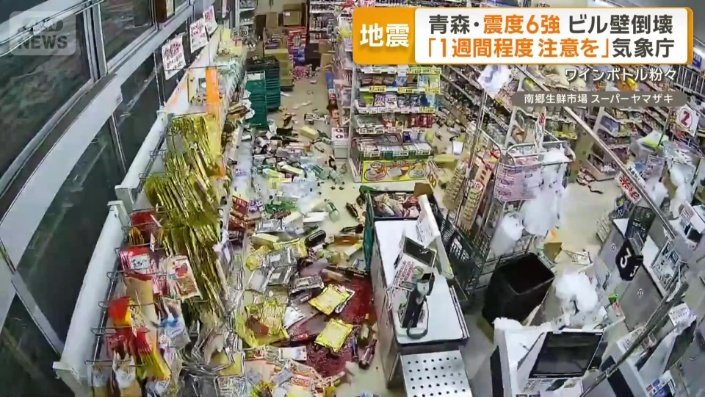 ワインボトルが棚から落下し粉々に